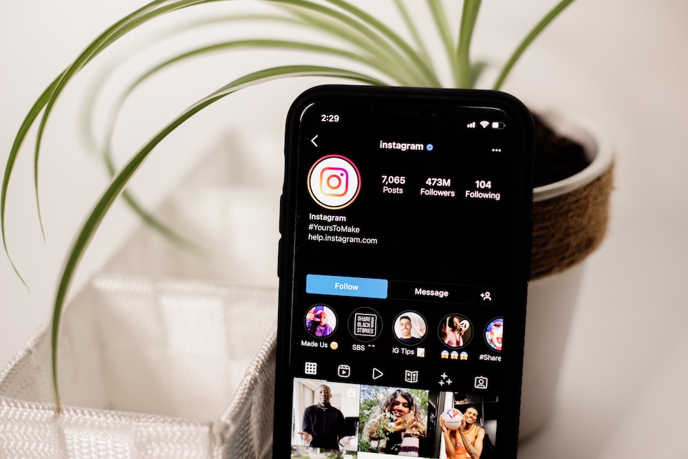 how do you keep up with social media trends